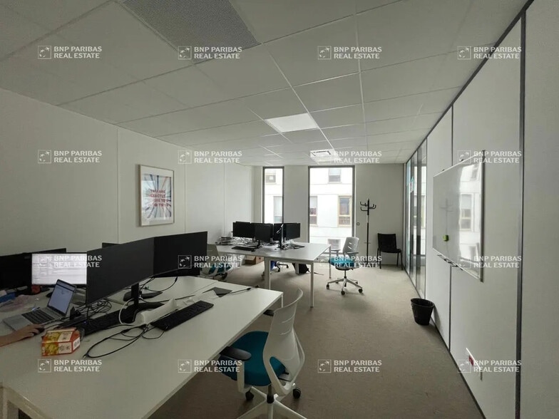 Bureau dans Fleury-les-Aubrais à louer - Photo de l’immeuble – Image 3 sur 9