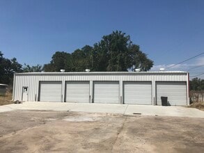 9001 W Hardy Rd, Houston, TX à louer Photo de l’immeuble– Image 1 sur 2