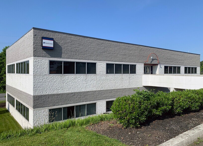 2690 Commerce Dr, Harrisburg, PA à vendre - Photo de l’immeuble – Image 2 sur 6