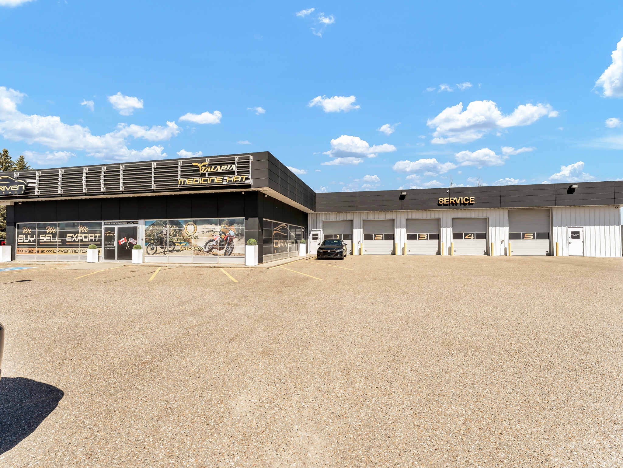 1276 Trans Canada Way SE, Medicine Hat, AB à vendre Photo principale– Image 1 sur 72