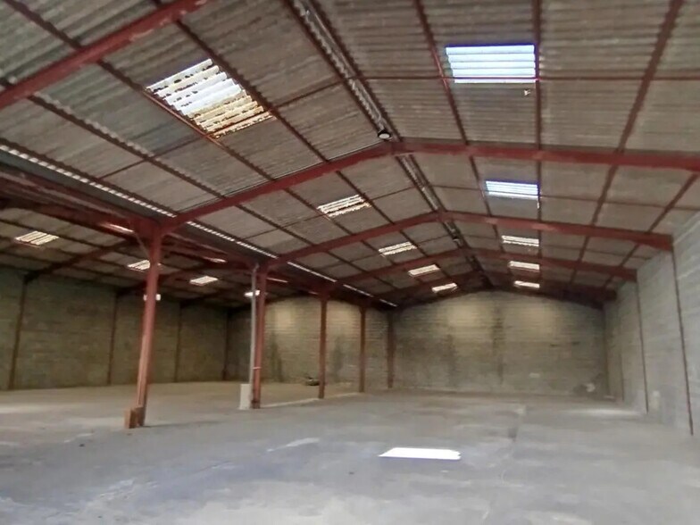 Local d’activités dans Saint-Alban à louer - Photo de l’immeuble – Image 3 sur 12