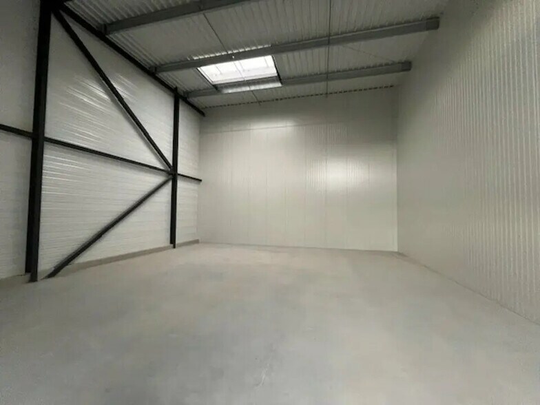 Local d'activités dans Theix à vendre - Photo de l’immeuble – Image 2 sur 2