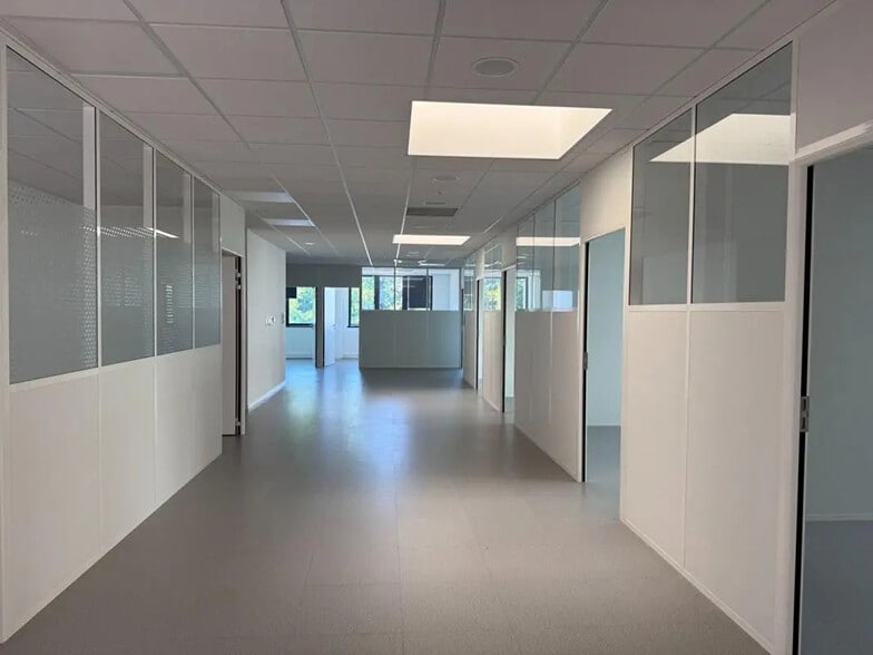 Bureau dans Besançon à louer - Photo de l’immeuble – Image 2 sur 7