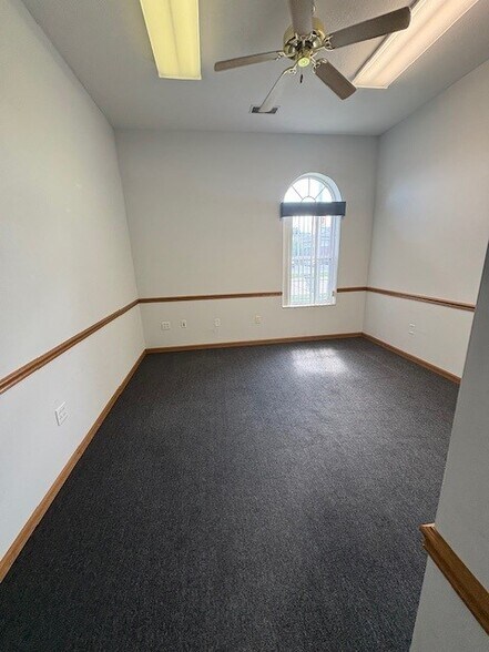 1075 Eastgate Dr, O'Fallon, IL à louer - Photo de l’immeuble – Image 3 sur 8