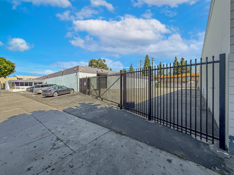2021 1st St, San Fernando, CA à vendre - Photo de l’immeuble – Image 3 sur 7