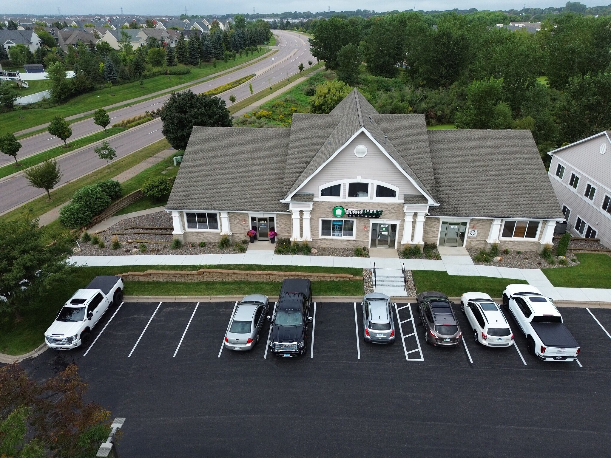 11330-11334 86th Ave N, Maple Grove, MN à louer Photo de l’immeuble– Image 1 sur 11