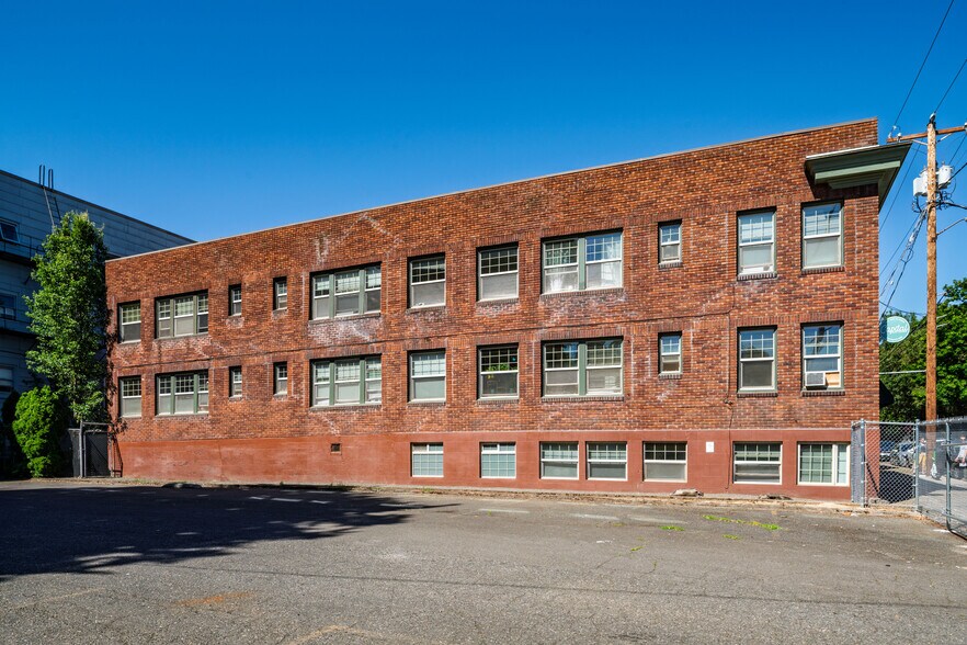 2136 NW Johnson St, Portland, OR à vendre - Photo de l’immeuble – Image 3 sur 17