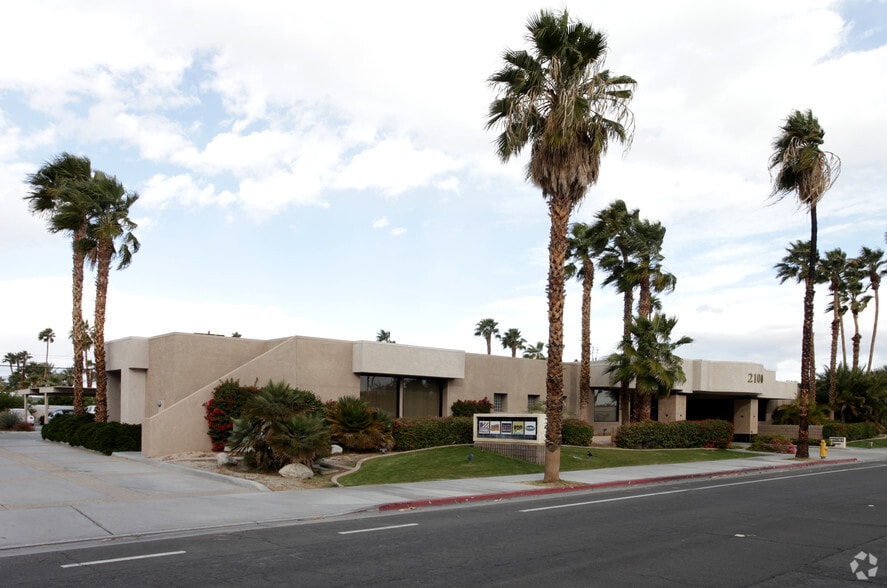 2100 E Tahquitz Canyon Way, Palm Springs, CA à louer - Photo de l’immeuble – Image 2 sur 63