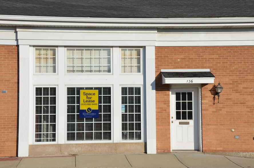 136 Burlington Ave, Clarendon Hills, IL à louer - Photo de l’immeuble – Image 2 sur 4