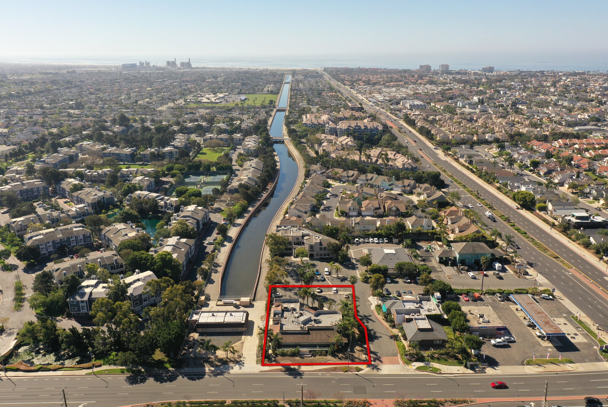 8082 Adams Ave, Huntington Beach, CA à vendre Photo principale– Image 1 sur 9