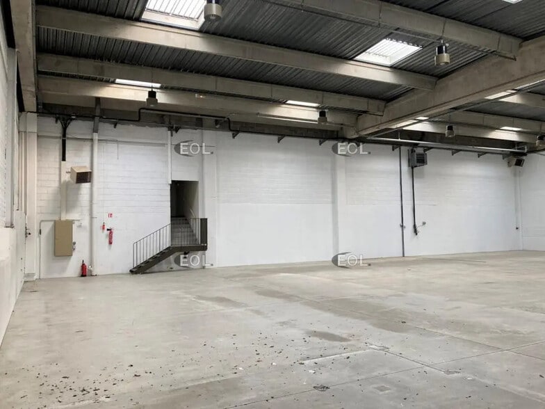 Local d’activités dans Palaiseau à louer - Photo de l’immeuble – Image 2 sur 4