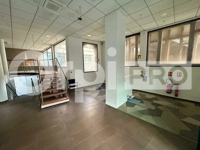 Local commercial dans Palaiseau à louer - Photo de l’immeuble – Image 2 sur 10