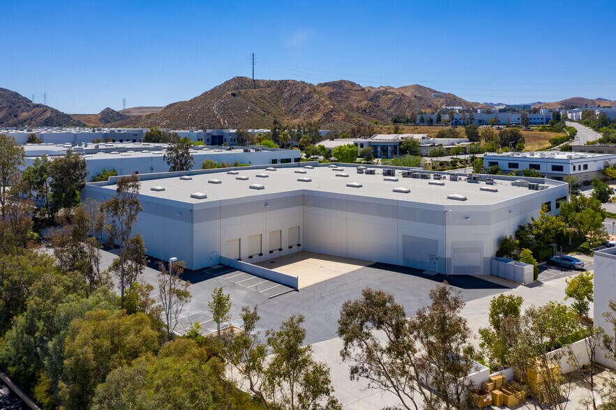 28040 W Harrison Pky, Valencia, CA à louer - Photo de l’immeuble – Image 3 sur 6