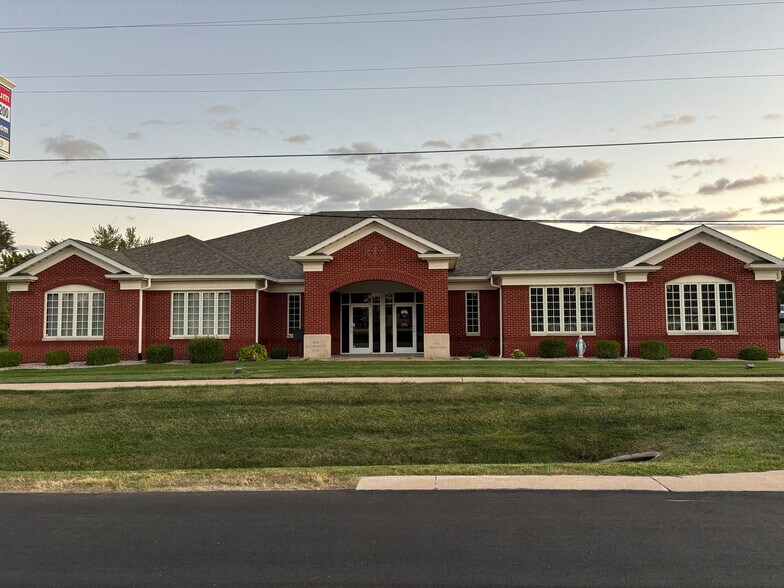 410 Crestview Dr, O'Fallon, MO à louer - Photo de l’immeuble – Image 2 sur 4
