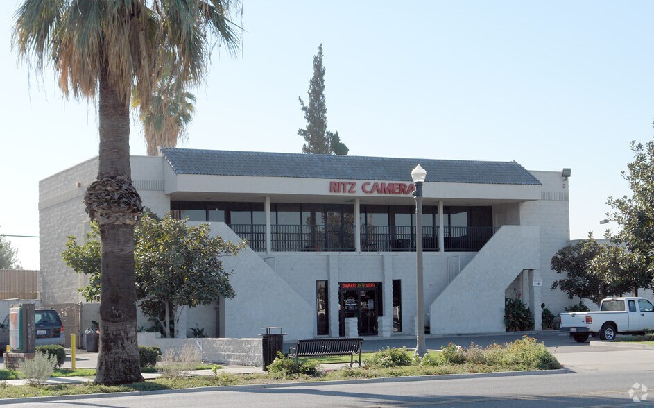 9590 Magnolia Ave, Riverside, CA à louer - Photo de l’immeuble – Image 2 sur 14