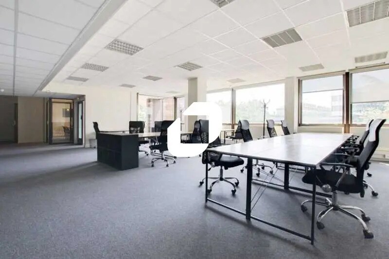 Bureau dans Saint-Cloud à vendre - Photo de l’immeuble – Image 1 sur 11