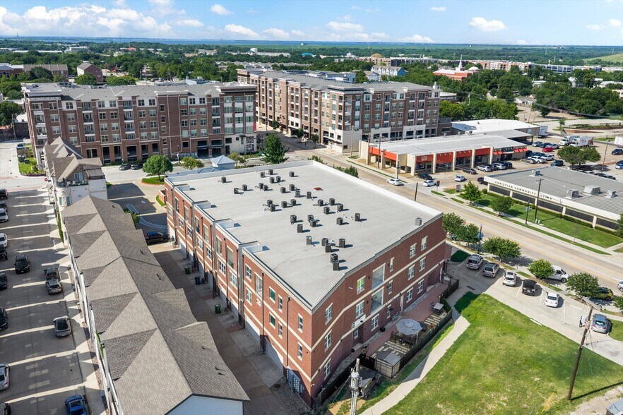 251 S Mill St, Lewisville, TX à vendre - Photo de l’immeuble – Image 3 sur 39
