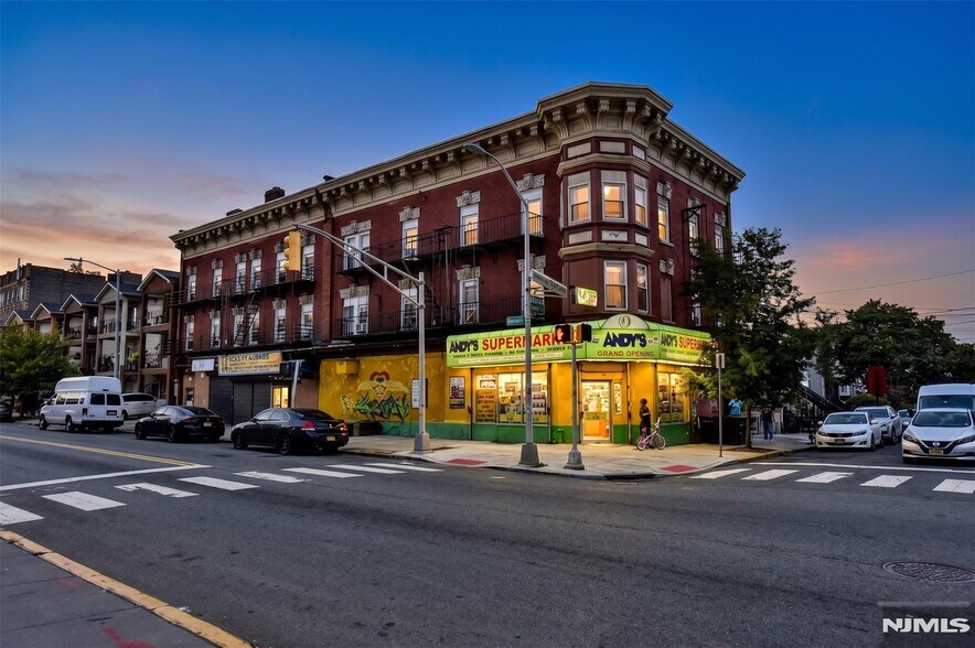 188-190 Carteret Ave, Jersey City, NJ à vendre - Photo de l’immeuble – Image 1 sur 1