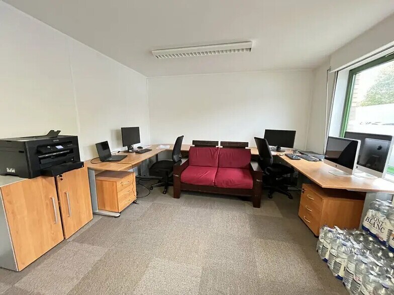 Bureau dans Champs-sur-Marne à vendre - Photo intérieure – Image 2 sur 7