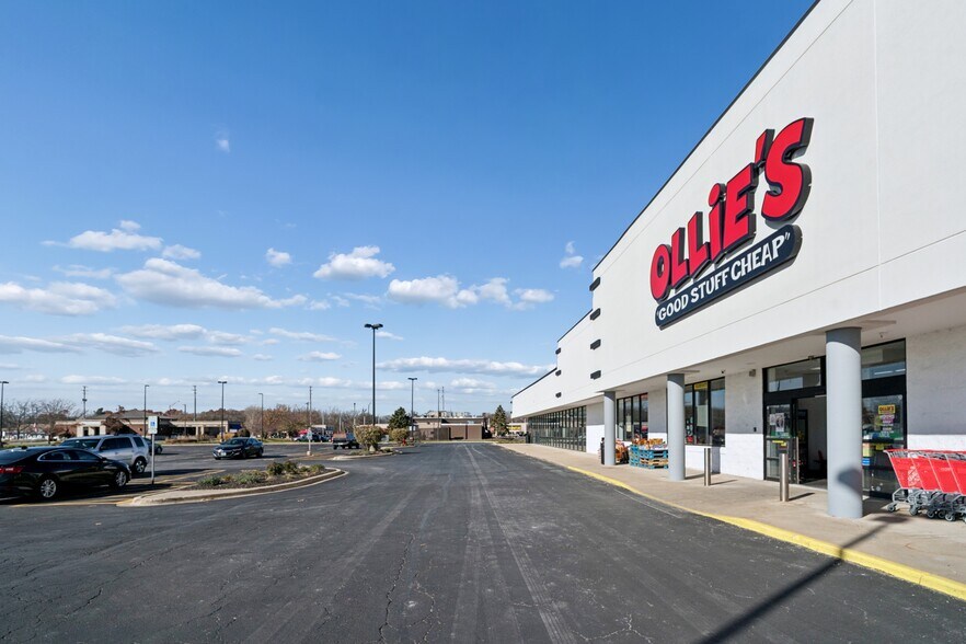 2350 Sycamore Rd, Dekalb, IL à louer - Photo de l’immeuble – Image 2 sur 18