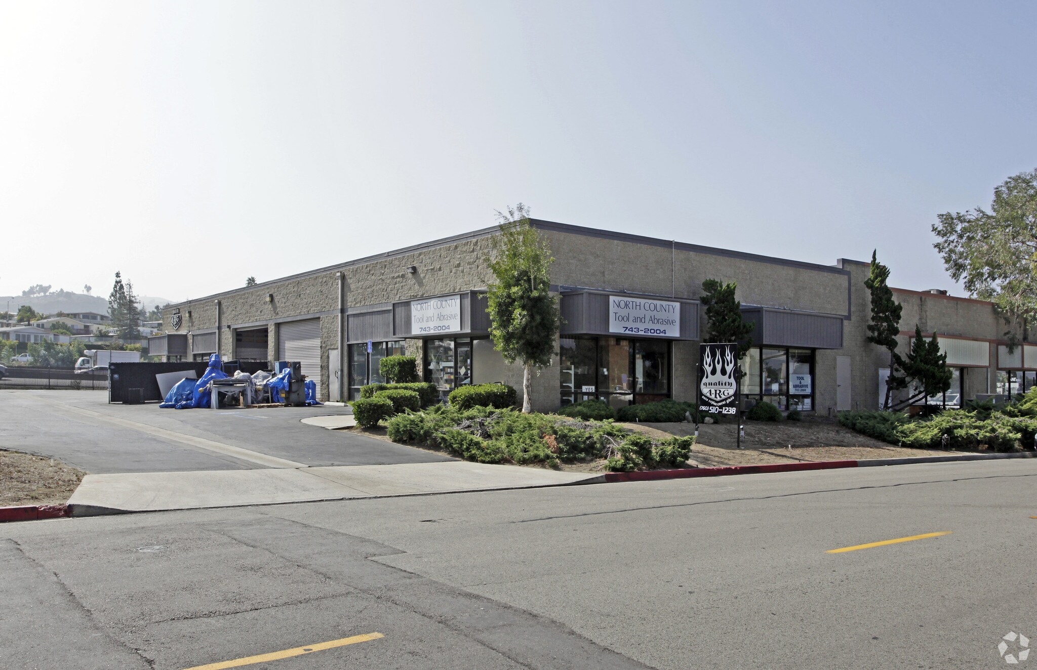 955 Rancheros Dr, San Marcos, CA à louer Photo principale– Image 1 sur 4