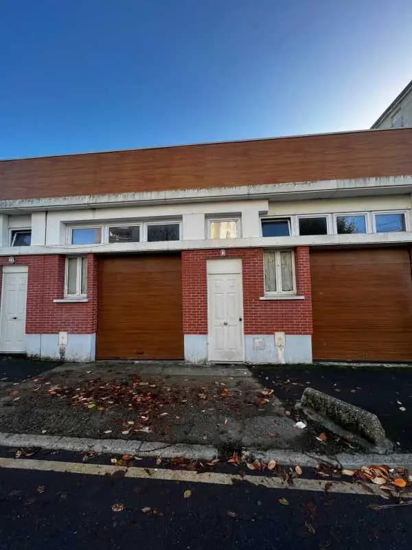 Plus de détails pour Local d’activités à vendre