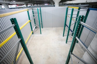 184-10-184-60 Jamaica Ave, Jamaica, NY à louer Photo intérieure– Image 2 sur 2