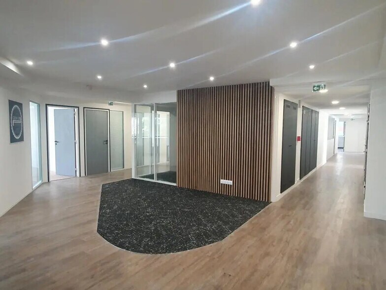 Bureau dans Suresnes à louer - Photo de l’immeuble – Image 1 sur 7