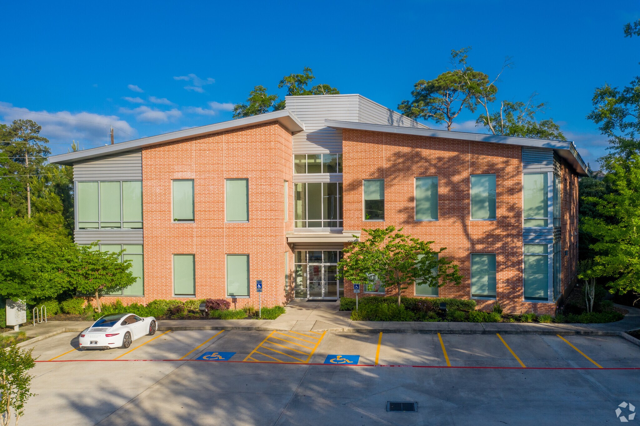 8350 Ashlane Way, The Woodlands, TX à louer Photo principale– Image 1 sur 32