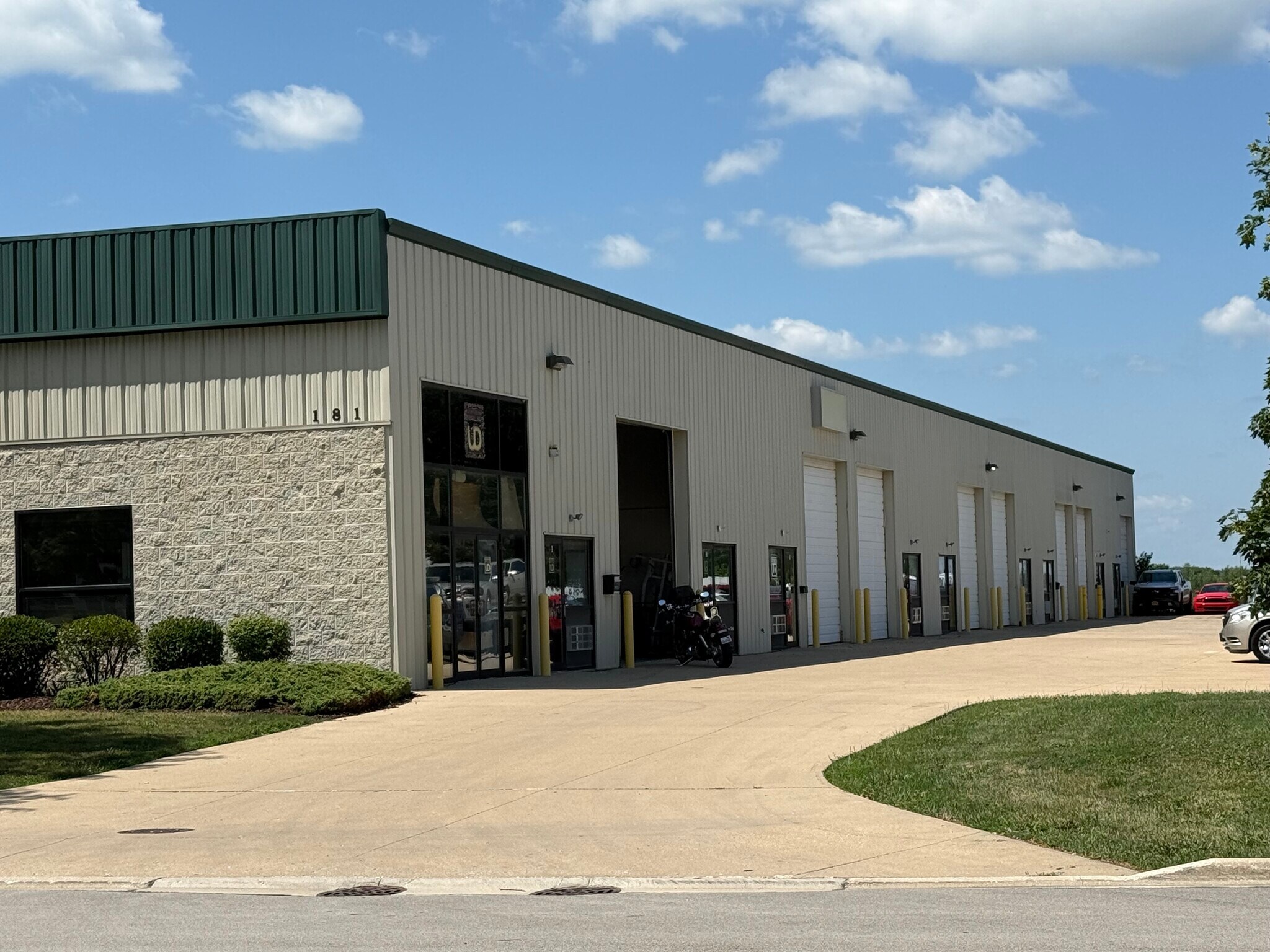 181 Commercial Dr, Yorkville, IL à louer Photo principale– Image 1 sur 9
