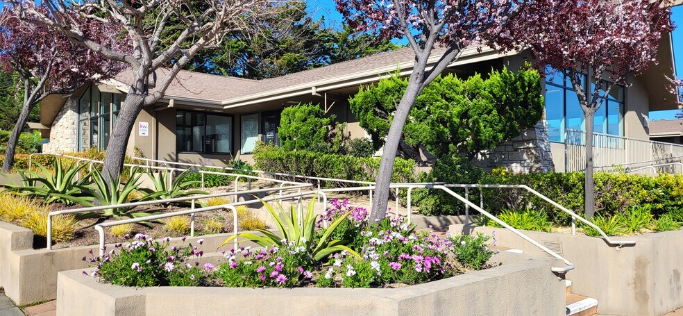 26135 Carmel Rancho Blvd, Carmel, CA à louer - Photo de l’immeuble – Image 3 sur 5