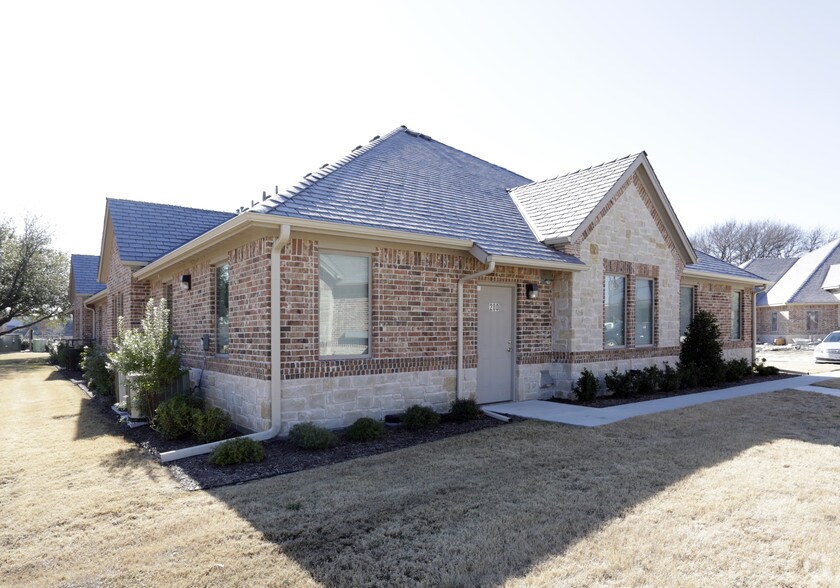 1070 W Campbell Rd, Richardson, TX à louer - Photo de l’immeuble – Image 2 sur 4