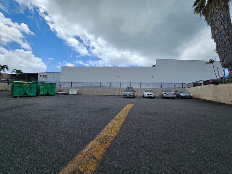 2312 Kamehameha Hwy, Honolulu, HI à louer - Photo de l’immeuble – Image 2 sur 8