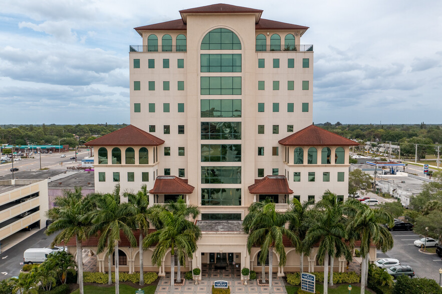 1 S School Ave, Sarasota, FL à louer - Photo de l’immeuble – Image 2 sur 25