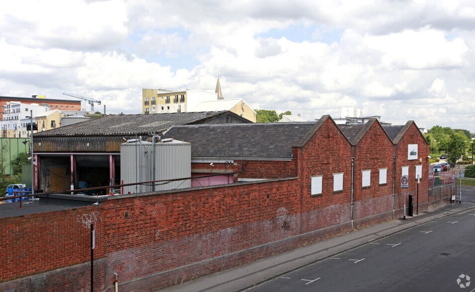 Royal Crescent Rd, Southampton à vendre - Photo de l’immeuble – Image 2 sur 3