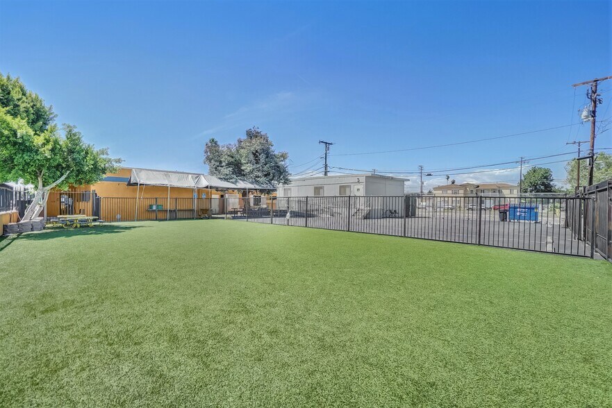 4513 E Compton Blvd, Compton, CA à vendre - Photo de l’immeuble – Image 3 sur 12