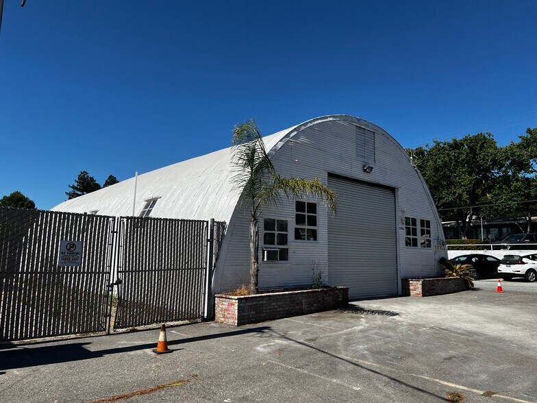 17450 Shelburne Way, Los Gatos, CA à louer - Photo de l’immeuble – Image 2 sur 15