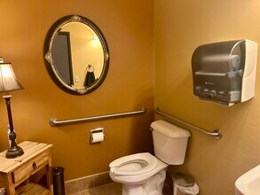 1526 S Commercial St, Neenah, WI à louer Photo intérieure– Image 2 sur 7