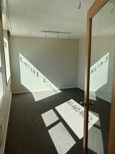 150 N Maple St, Yamhill, OR à vendre - Photo intérieure – Image 3 sur 6
