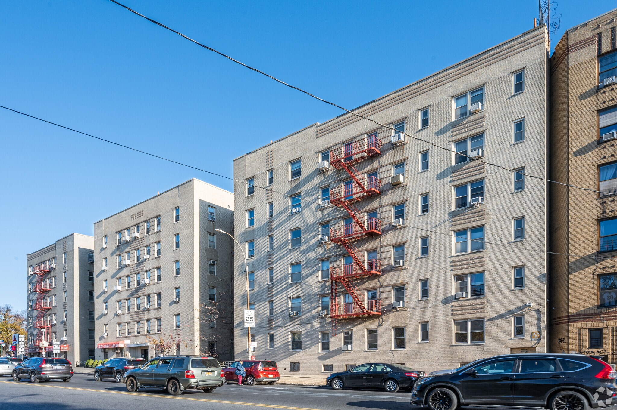 2190 Boston Rd, Bronx, NY à louer Photo principale– Image 1 sur 5