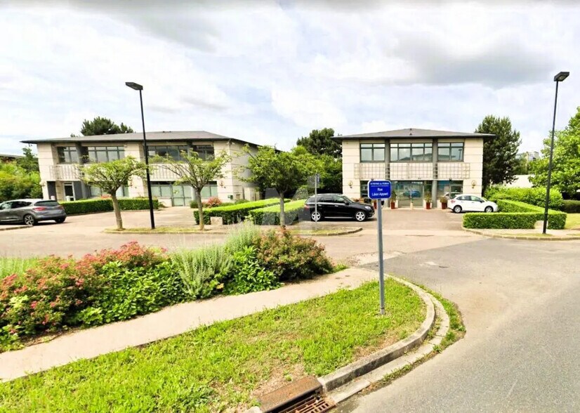 Bureau dans Saint-Pierre-du-Perray à louer - Photo de l’immeuble – Image 1 sur 12