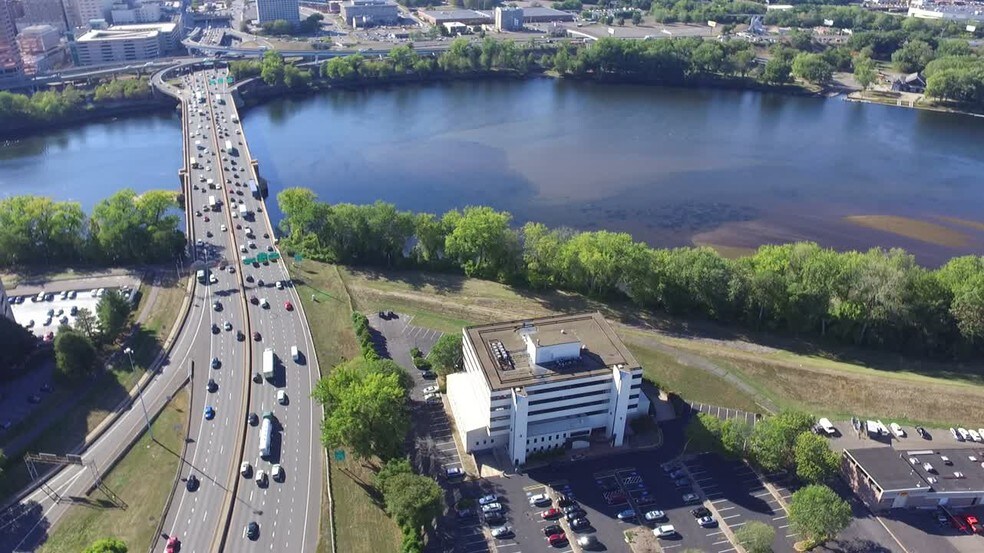 800 Connecticut Blvd, East Hartford, CT à louer - Vidéo sur l’annonce professionnelle – Image 2 sur 5
