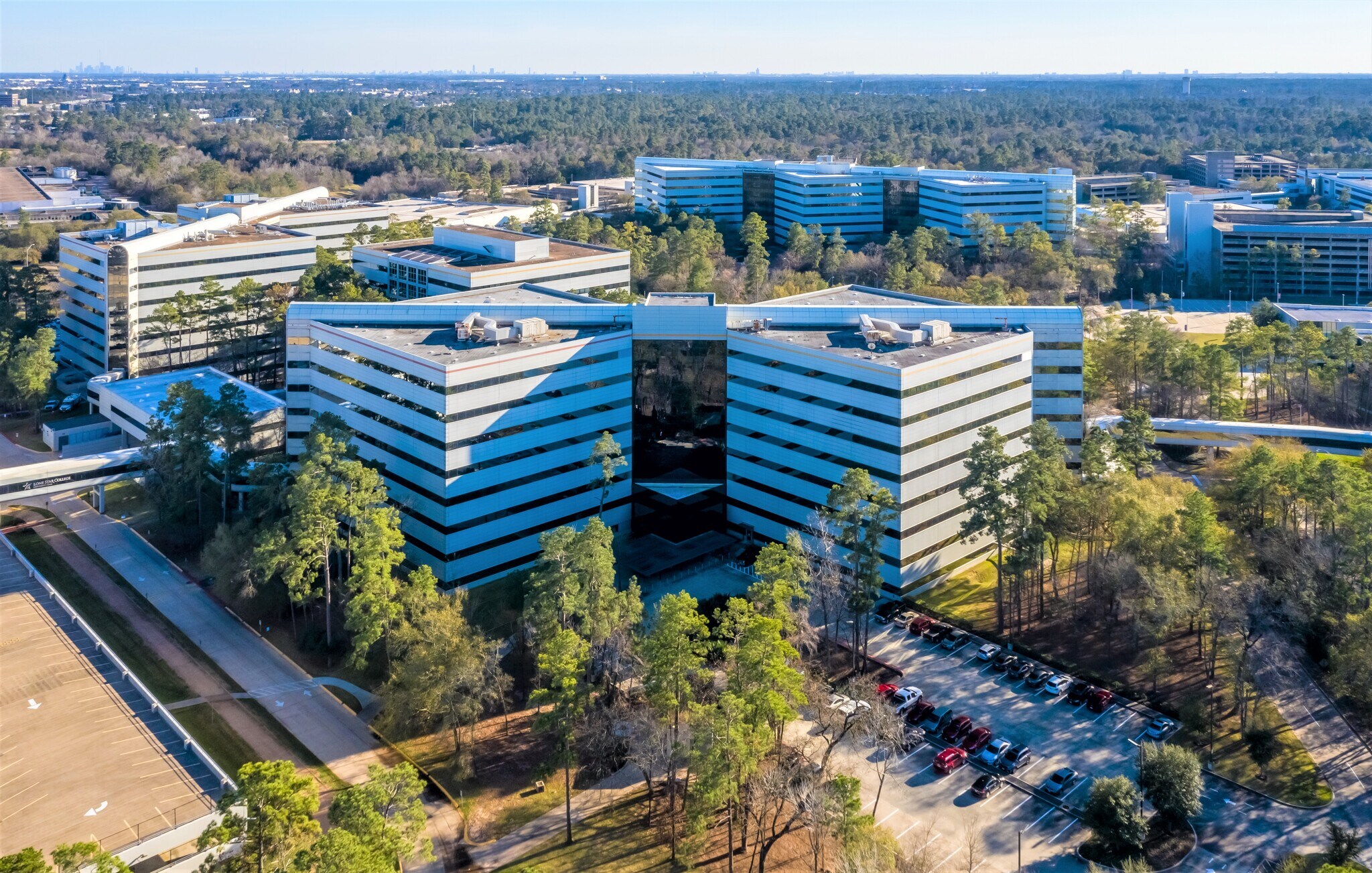 11450 Compaq Center West Dr, Houston, TX à louer Photo principale– Image 1 sur 12