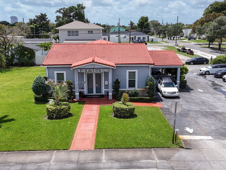 315 Pembroke Rd, Hallandale, FL à vendre - Photo de l’immeuble – Image 2 sur 8