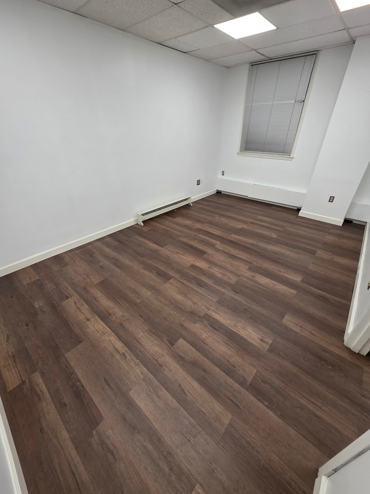 17 W Jefferson St, Rockville, MD à louer Photo intérieure– Image 1 sur 2