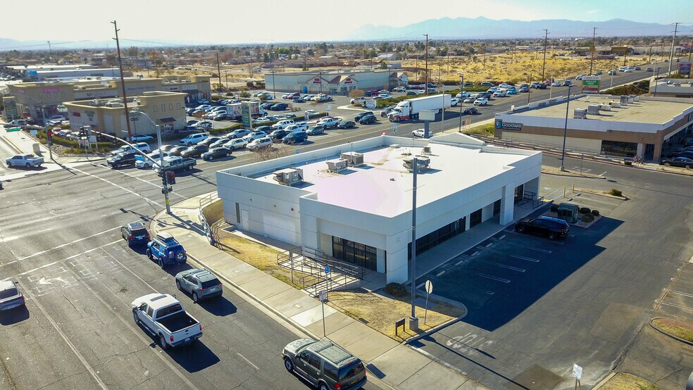 16990 Bear Valley Rd, Victorville, CA à vendre - Photo de l’immeuble – Image 2 sur 33