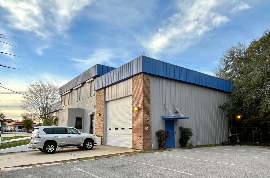 2 Racetrack Rd NE, Fort Walton Beach, FL à louer - Photo de l’immeuble – Image 1 sur 9
