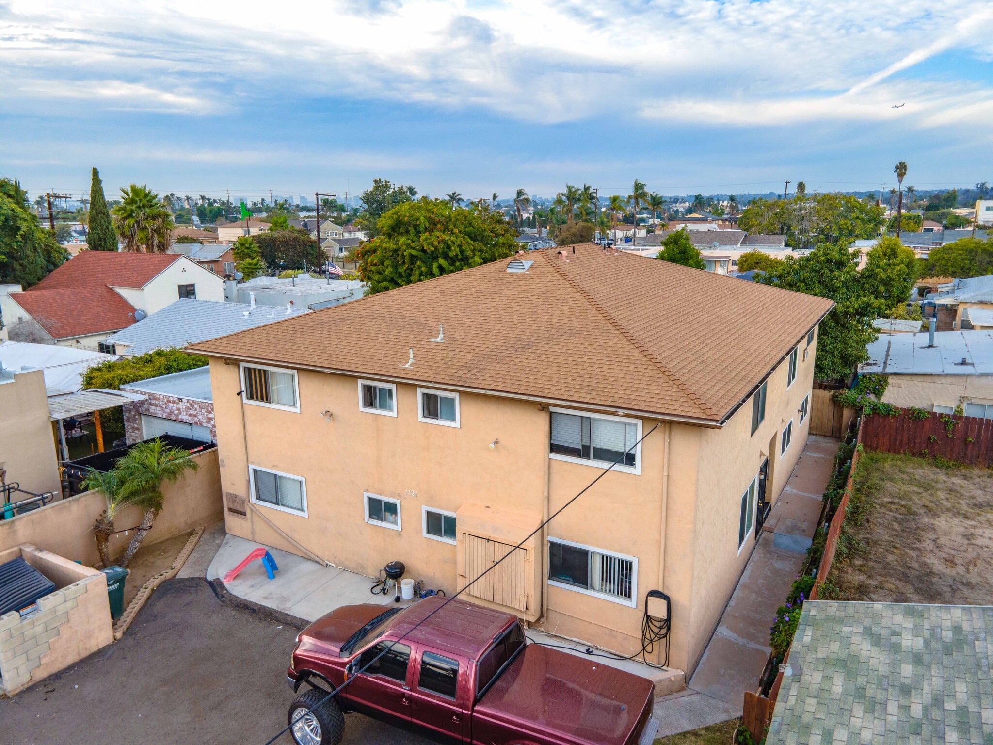 1121 E 6th St, National City, CA à vendre Photo principale– Image 1 sur 20