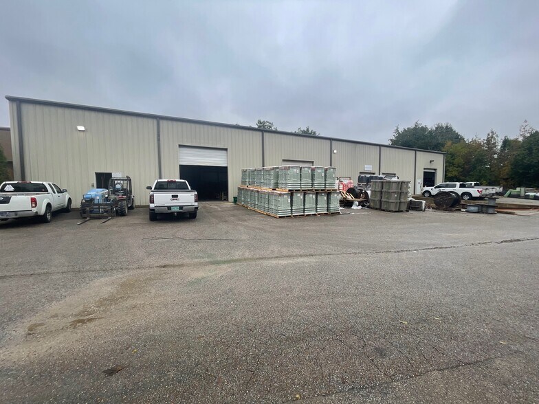 71 Fairway Blvd, Jackson, TN à louer - Photo de l’immeuble – Image 1 sur 6