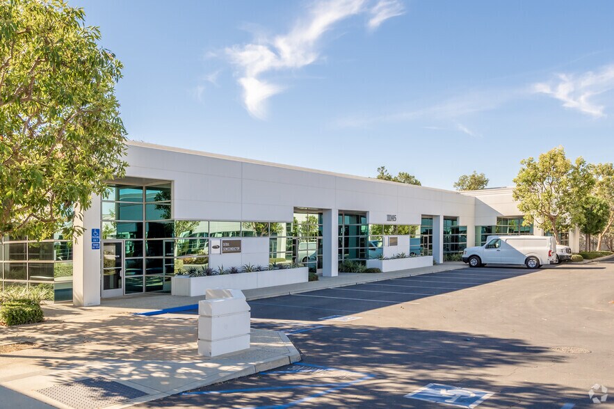 11065 Knott Ave, Cypress, CA à louer - Photo de l’immeuble – Image 2 sur 41
